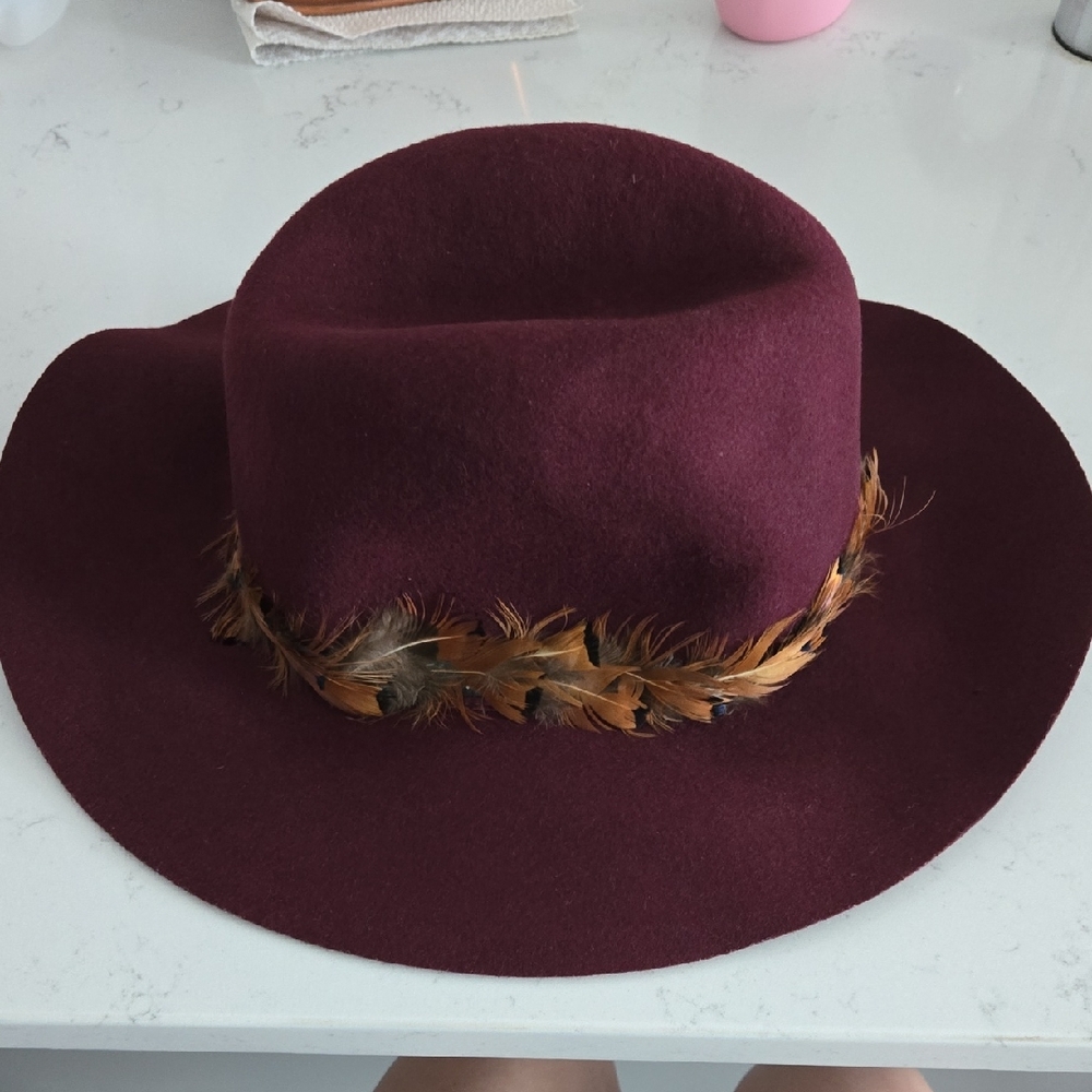 American Eagle 100% Wool Burgyndy Feather Hat New
